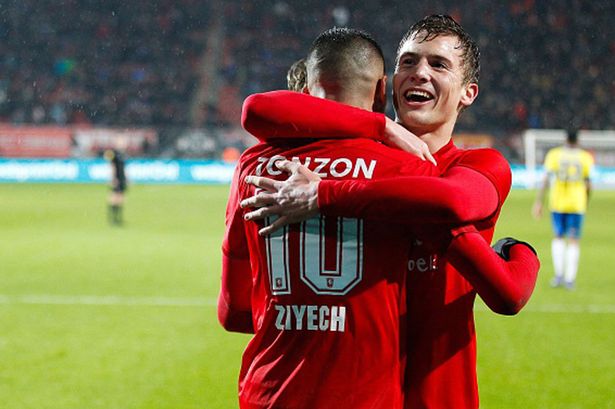 与此相伴 与此相伴